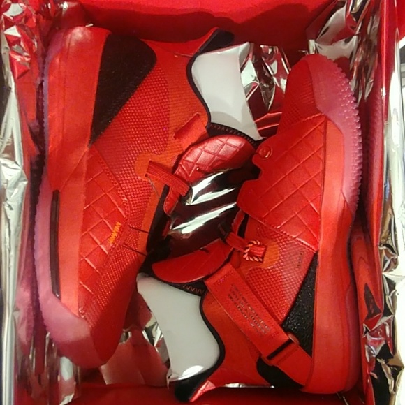 AIR JORDAN XXXIII - Picture 3 of 6